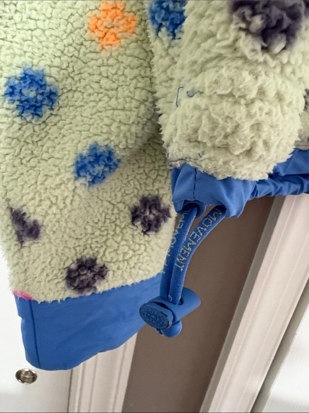 Cozy Patterned Fleece Pullover Sweater - Light Green with Blue Accents